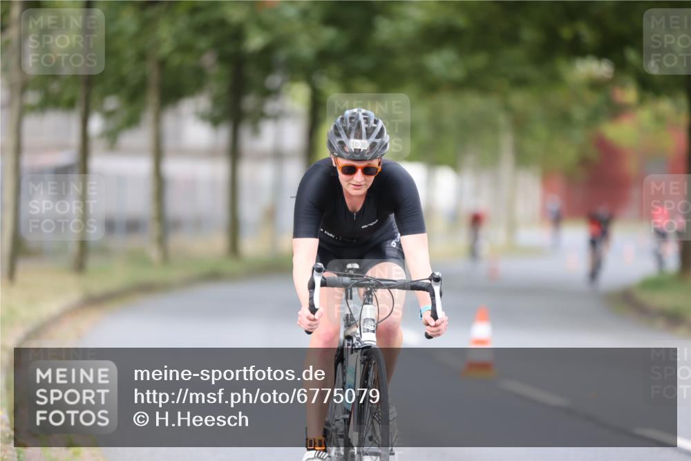 11.08.2024 - GEWOBA Citytriathlon Bremen H.Heesch http://msf.ph/oto/6775079 11.08.2024 11:42:57 Radfahren 780, 857, 1008 meine-sportfotos.de