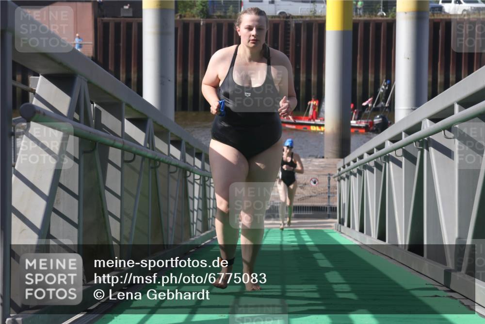 11.08.2024 - GEWOBA Citytriathlon Bremen Lena Gebhardt http://msf.ph/oto/6775083 11.08.2024 10:12:05 Schwimmen 15, 38, 49, 68, 74, 84, 88, 97, 104, 114 meine-sportfotos.de