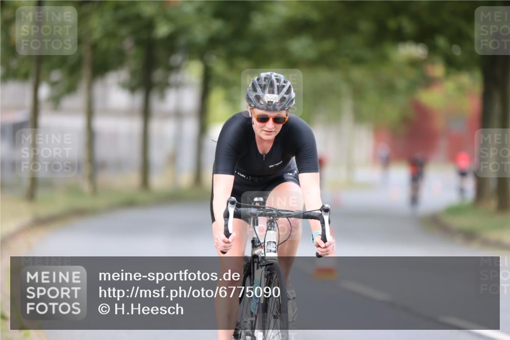11.08.2024 - GEWOBA Citytriathlon Bremen H.Heesch http://msf.ph/oto/6775090 11.08.2024 11:42:57 Radfahren 780, 857, 1008 meine-sportfotos.de
