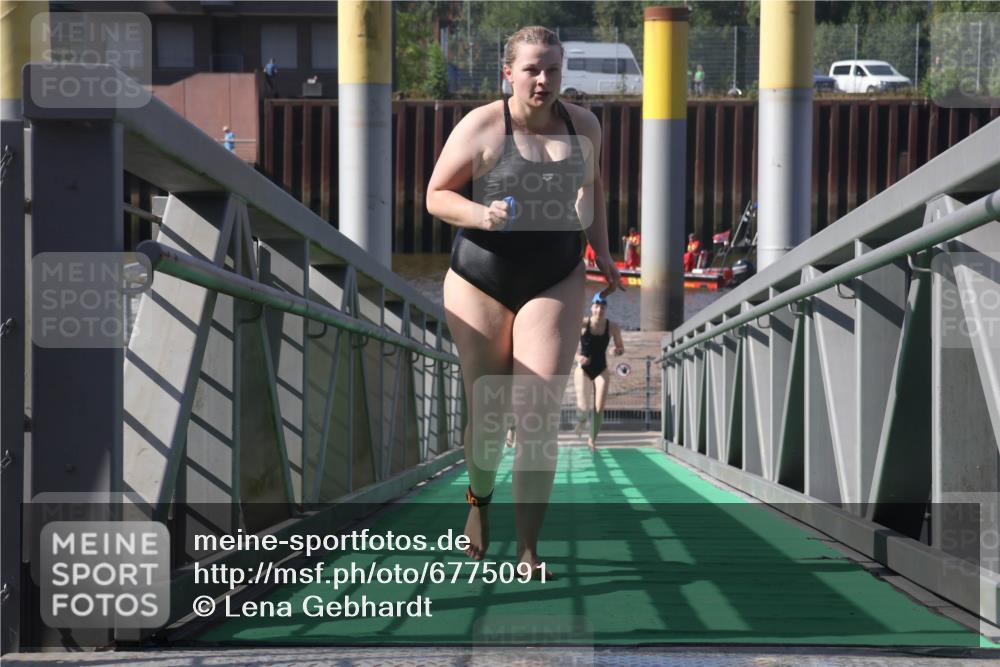 11.08.2024 - GEWOBA Citytriathlon Bremen Lena Gebhardt http://msf.ph/oto/6775091 11.08.2024 10:12:05 Schwimmen 15, 38, 49, 68, 74, 84, 88, 97, 104, 114 meine-sportfotos.de