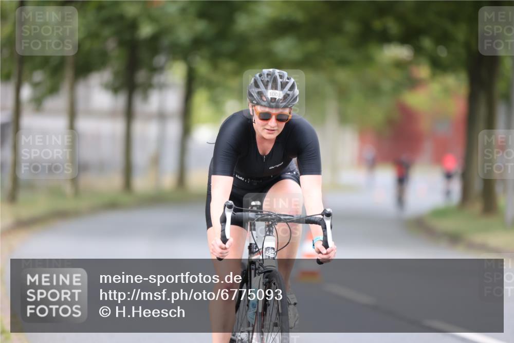 11.08.2024 - GEWOBA Citytriathlon Bremen H.Heesch http://msf.ph/oto/6775093 11.08.2024 11:42:57 Radfahren 780, 857, 1008 meine-sportfotos.de