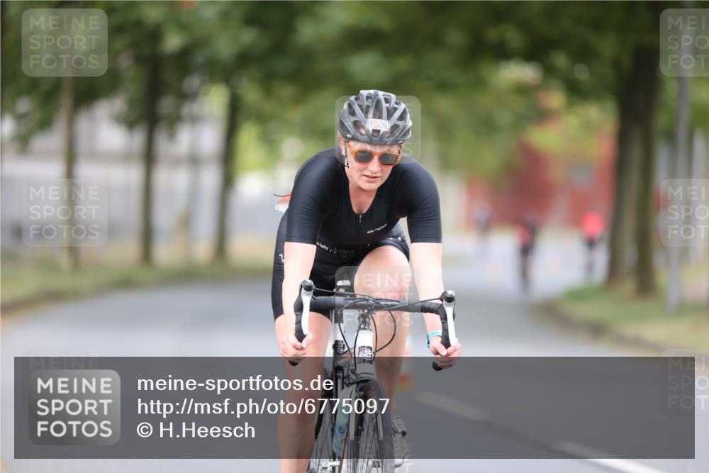 11.08.2024 - GEWOBA Citytriathlon Bremen H.Heesch http://msf.ph/oto/6775097 11.08.2024 11:42:57 Radfahren 780, 857, 1008 meine-sportfotos.de