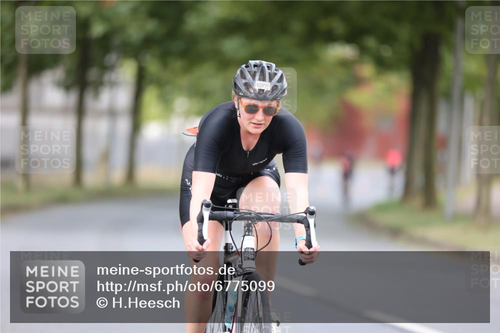 11.08.2024 - GEWOBA Citytriathlon Bremen H.Heesch http://msf.ph/oto/6775099 11.08.2024 11:42:57 Radfahren 780, 857, 1008 meine-sportfotos.de