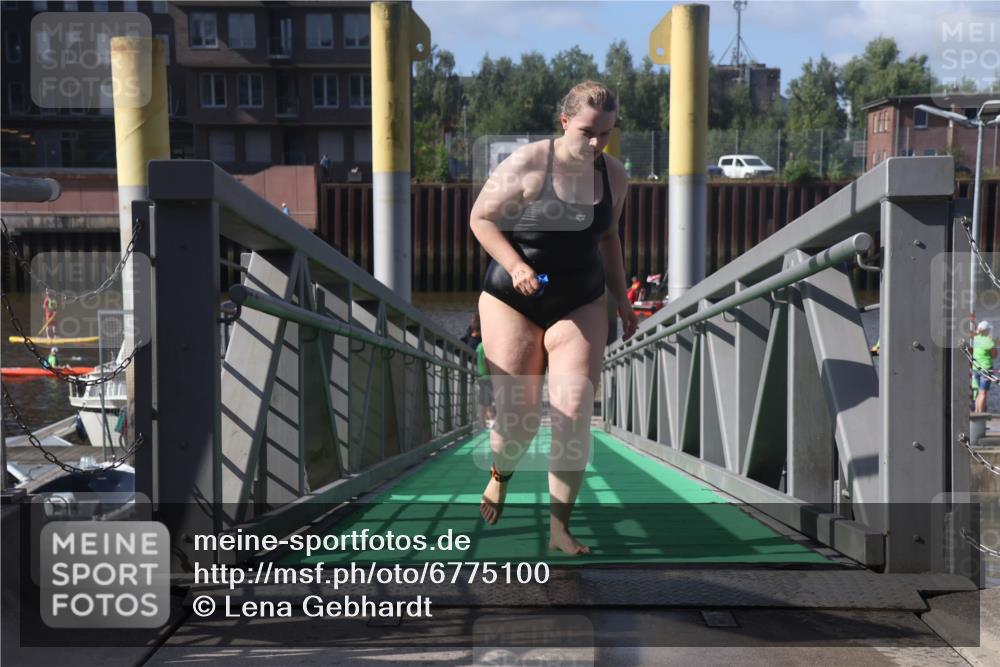 11.08.2024 - GEWOBA Citytriathlon Bremen Lena Gebhardt http://msf.ph/oto/6775100 11.08.2024 10:12:06 Schwimmen 15, 38, 49, 68, 74, 84, 88, 97, 104, 114 meine-sportfotos.de