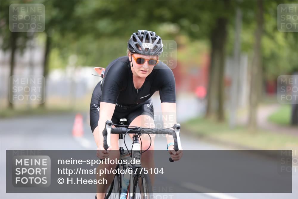 11.08.2024 - GEWOBA Citytriathlon Bremen H.Heesch http://msf.ph/oto/6775104 11.08.2024 11:42:57 Radfahren 780, 857, 1008 meine-sportfotos.de
