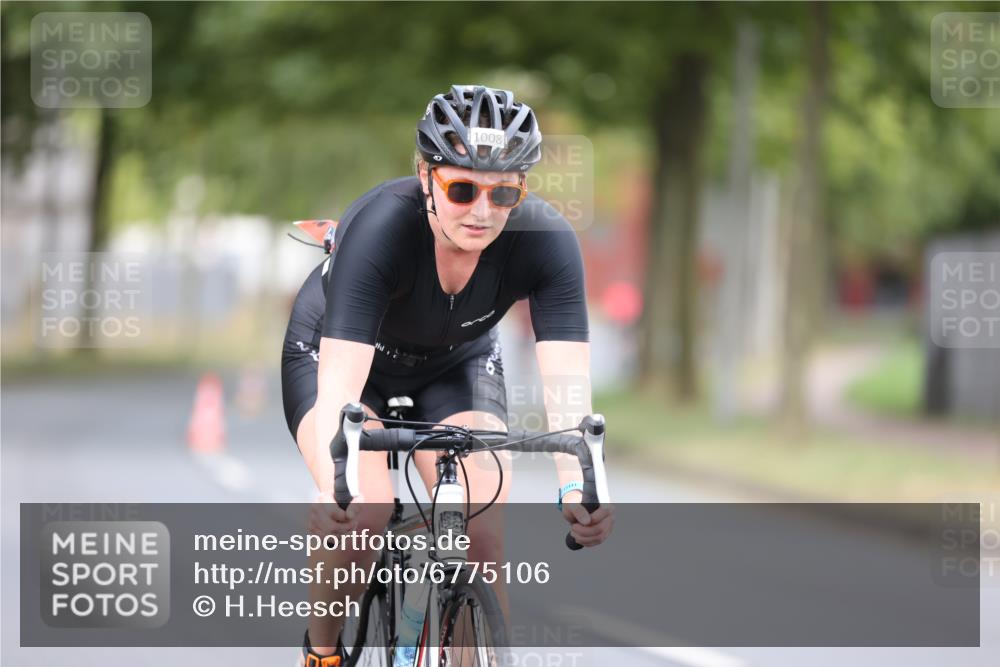 11.08.2024 - GEWOBA Citytriathlon Bremen H.Heesch http://msf.ph/oto/6775106 11.08.2024 11:42:57 Radfahren 780, 857, 1008 meine-sportfotos.de