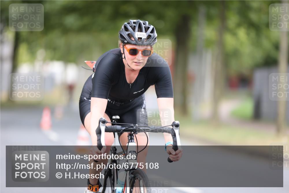 11.08.2024 - GEWOBA Citytriathlon Bremen H.Heesch http://msf.ph/oto/6775108 11.08.2024 11:42:57 Radfahren 780, 857, 1008 meine-sportfotos.de
