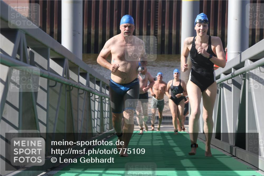 11.08.2024 - GEWOBA Citytriathlon Bremen Lena Gebhardt http://msf.ph/oto/6775109 11.08.2024 10:12:11 Schwimmen 15, 38, 49, 68, 88, 97, 104, 114 meine-sportfotos.de