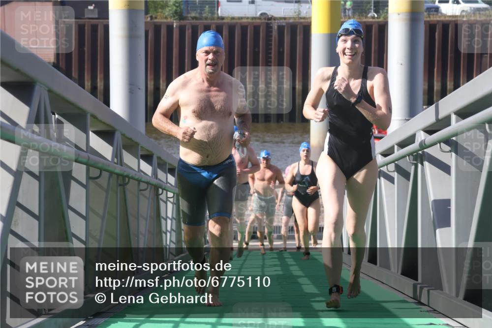 11.08.2024 - GEWOBA Citytriathlon Bremen Lena Gebhardt http://msf.ph/oto/6775110 11.08.2024 10:12:11 Schwimmen 15, 38, 49, 68, 88, 97, 104, 114 meine-sportfotos.de