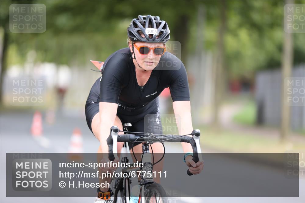 11.08.2024 - GEWOBA Citytriathlon Bremen H.Heesch http://msf.ph/oto/6775111 11.08.2024 11:42:58 Radfahren 756, 780, 857, 1008 meine-sportfotos.de