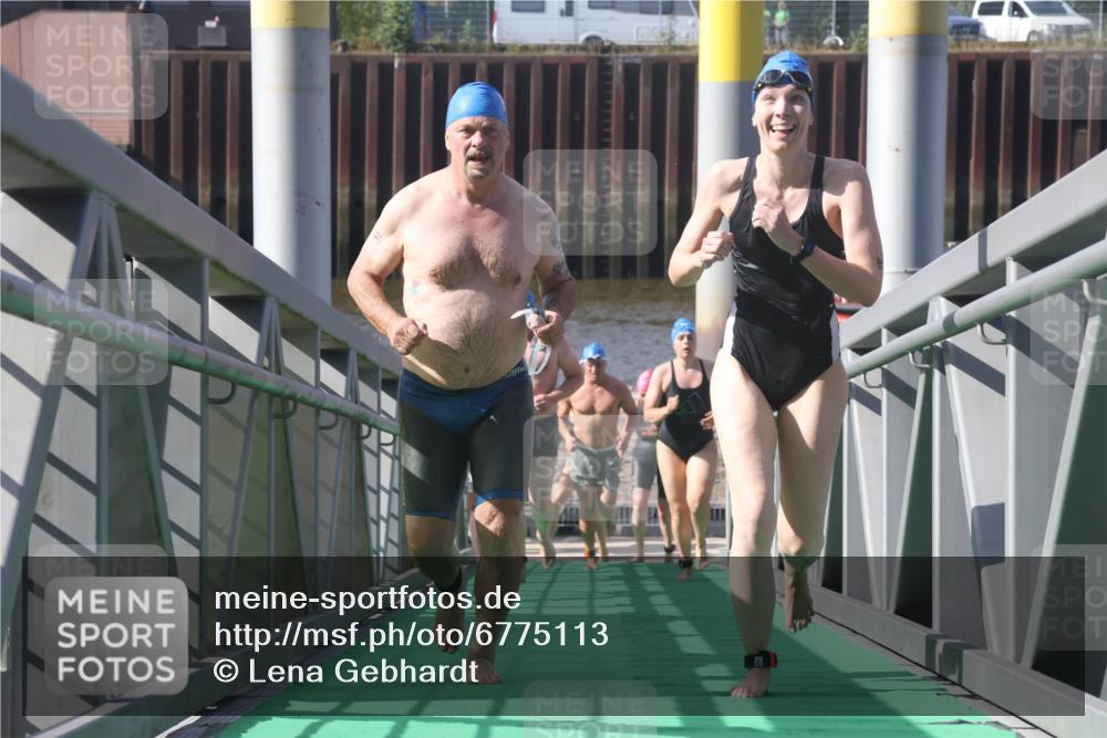 11.08.2024 - GEWOBA Citytriathlon Bremen Lena Gebhardt http://msf.ph/oto/6775113 11.08.2024 10:12:12 Schwimmen 15, 38, 49, 68, 88, 97, 104, 114 meine-sportfotos.de