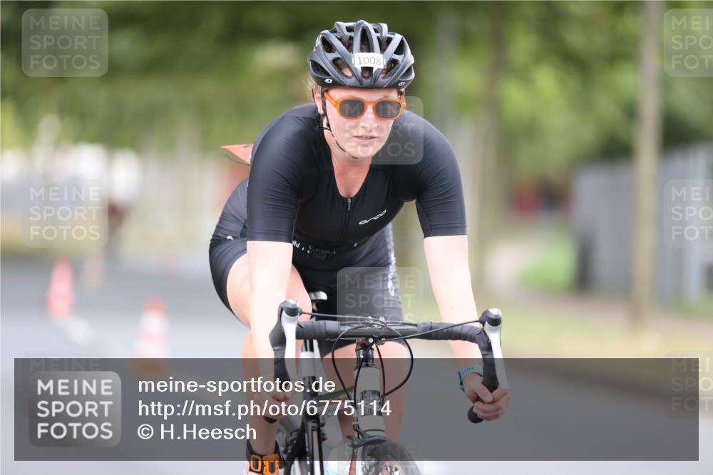 11.08.2024 - GEWOBA Citytriathlon Bremen H.Heesch http://msf.ph/oto/6775114 11.08.2024 11:42:58 Radfahren 756, 780, 857, 1008 meine-sportfotos.de
