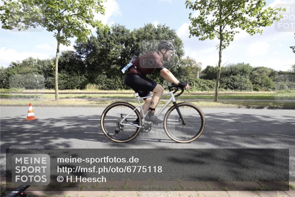 11.08.2024 - GEWOBA Citytriathlon Bremen H.Heesch http://msf.ph/oto/6775118 11.08.2024 10:43:58 Radfahren 23, 28, 37, 39, 104, 113, 114 meine-sportfotos.de
