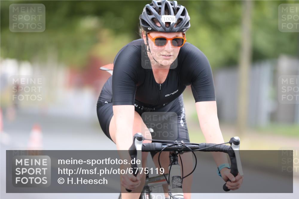 11.08.2024 - GEWOBA Citytriathlon Bremen H.Heesch http://msf.ph/oto/6775119 11.08.2024 11:42:58 Radfahren 756, 780, 857, 1008 meine-sportfotos.de
