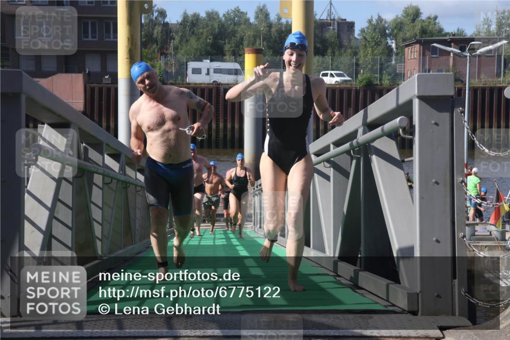 11.08.2024 - GEWOBA Citytriathlon Bremen Lena Gebhardt http://msf.ph/oto/6775122 11.08.2024 10:12:12 Schwimmen 15, 38, 49, 68, 88, 97, 104, 114 meine-sportfotos.de