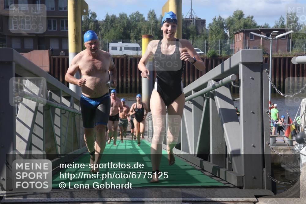 11.08.2024 - GEWOBA Citytriathlon Bremen Lena Gebhardt http://msf.ph/oto/6775125 11.08.2024 10:12:13 Schwimmen 15, 38, 49, 68, 88, 97, 104, 114 meine-sportfotos.de