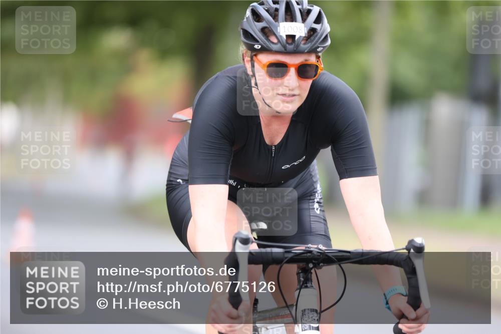 11.08.2024 - GEWOBA Citytriathlon Bremen H.Heesch http://msf.ph/oto/6775126 11.08.2024 11:42:58 Radfahren 756, 780, 857, 1008 meine-sportfotos.de