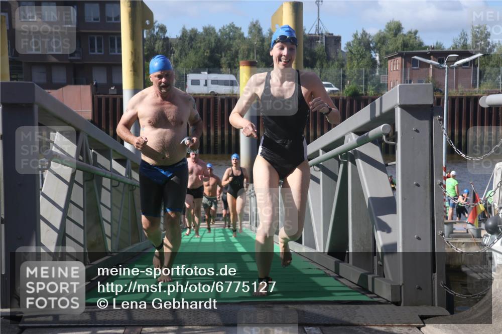 11.08.2024 - GEWOBA Citytriathlon Bremen Lena Gebhardt http://msf.ph/oto/6775127 11.08.2024 10:12:13 Schwimmen 15, 38, 49, 68, 88, 97, 104, 114 meine-sportfotos.de