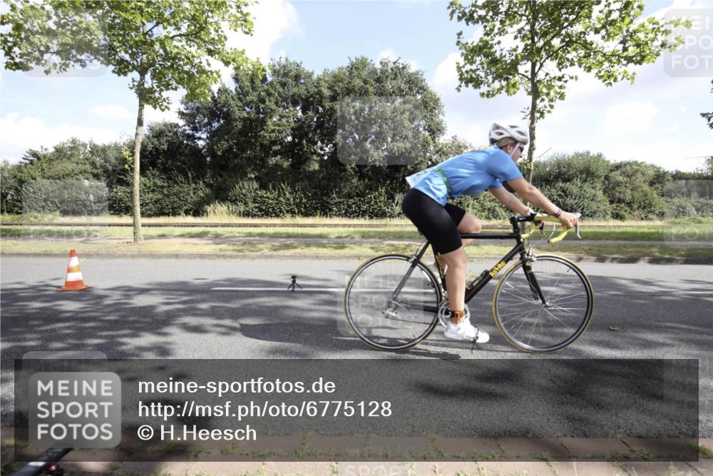 11.08.2024 - GEWOBA Citytriathlon Bremen H.Heesch http://msf.ph/oto/6775128 11.08.2024 10:44:10 Radfahren 28, 37, 39, 48, 113, 114 meine-sportfotos.de