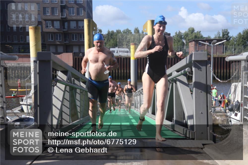 11.08.2024 - GEWOBA Citytriathlon Bremen Lena Gebhardt http://msf.ph/oto/6775129 11.08.2024 10:12:13 Schwimmen 15, 38, 49, 68, 88, 97, 104, 114 meine-sportfotos.de