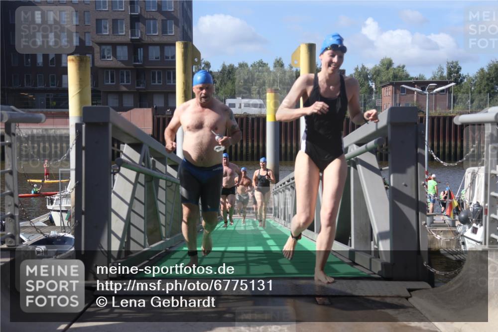 11.08.2024 - GEWOBA Citytriathlon Bremen Lena Gebhardt http://msf.ph/oto/6775131 11.08.2024 10:12:13 Schwimmen 15, 38, 49, 68, 88, 97, 104, 114 meine-sportfotos.de