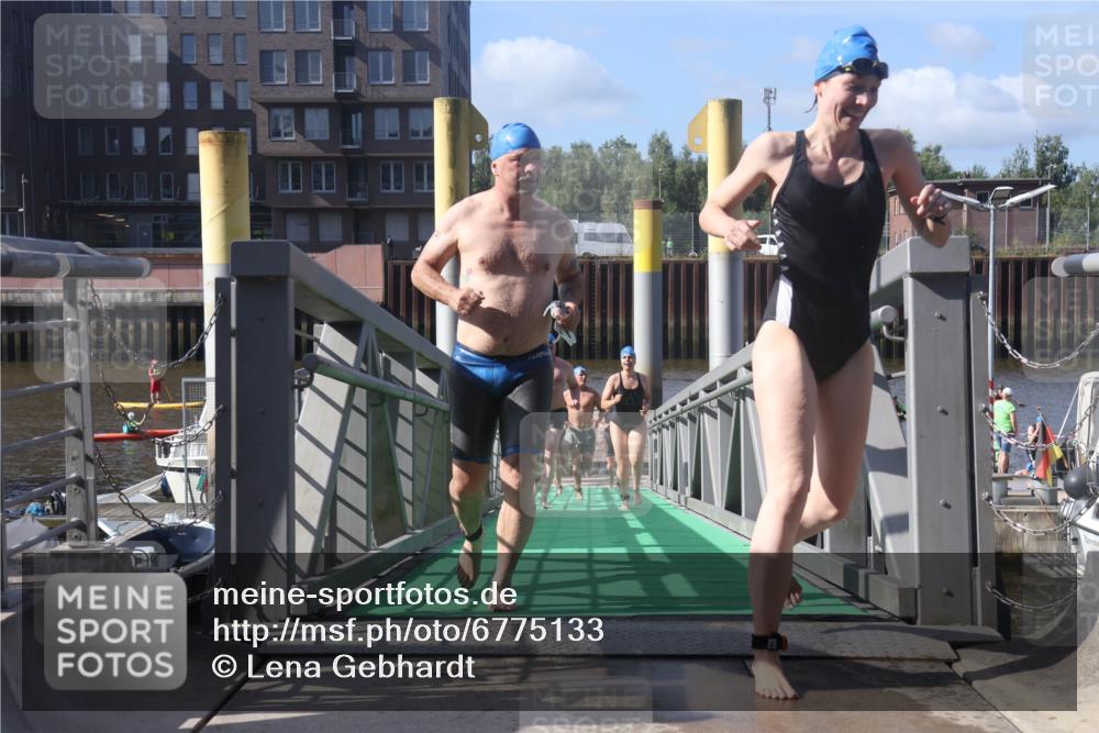 11.08.2024 - GEWOBA Citytriathlon Bremen Lena Gebhardt http://msf.ph/oto/6775133 11.08.2024 10:12:13 Schwimmen 15, 38, 49, 68, 88, 97, 104, 114 meine-sportfotos.de