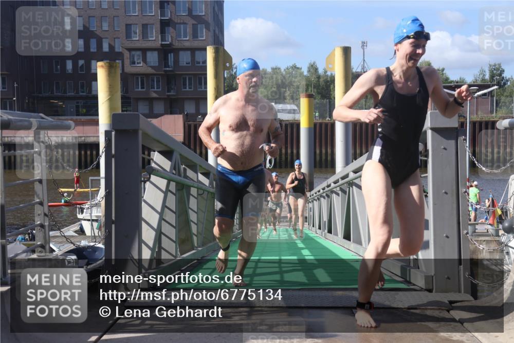 11.08.2024 - GEWOBA Citytriathlon Bremen Lena Gebhardt http://msf.ph/oto/6775134 11.08.2024 10:12:14 Schwimmen 15, 38, 49, 68, 88, 97, 104, 114 meine-sportfotos.de