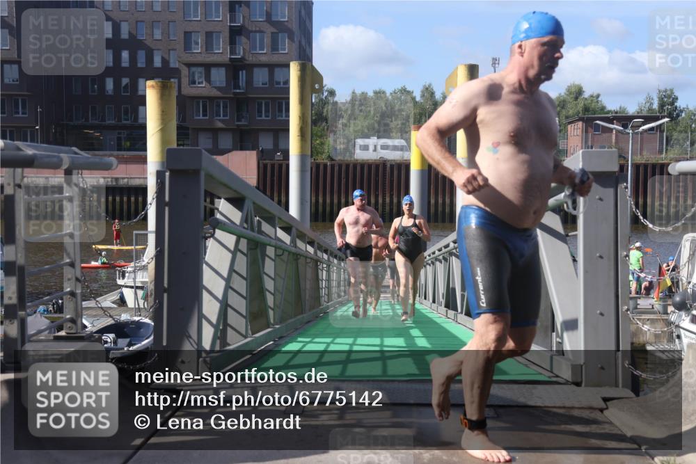 11.08.2024 - GEWOBA Citytriathlon Bremen Lena Gebhardt http://msf.ph/oto/6775142 11.08.2024 10:12:15 Schwimmen 15, 36, 38, 49, 68, 88, 97, 104, 114 meine-sportfotos.de