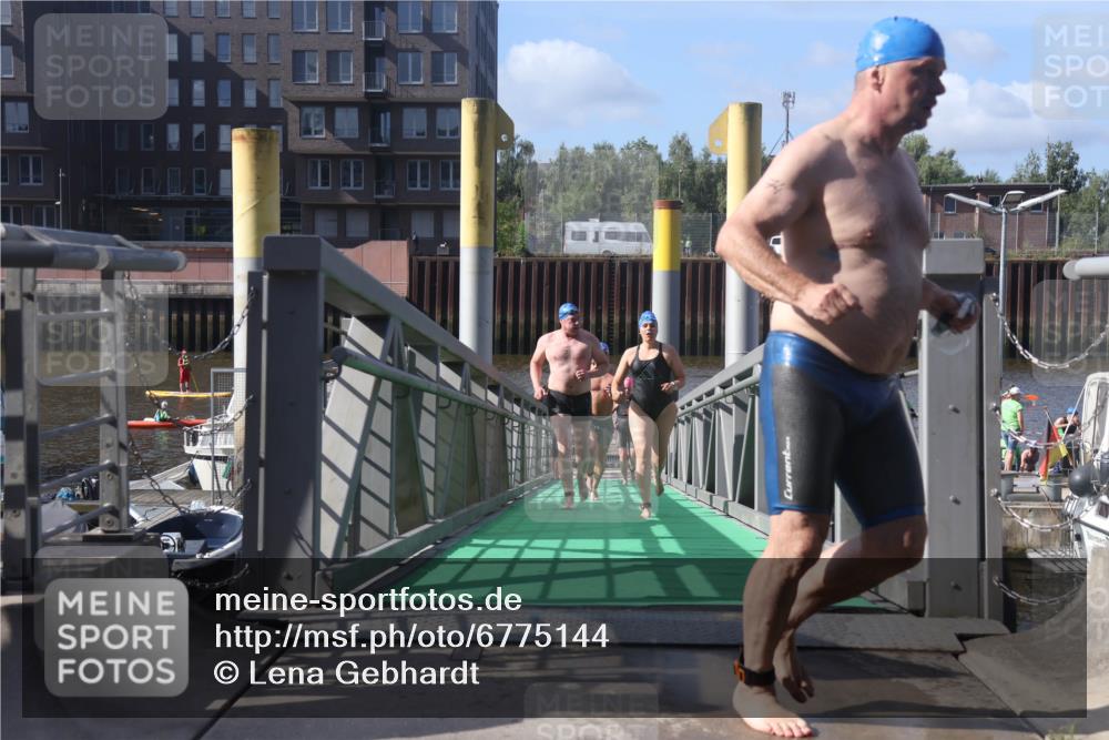 11.08.2024 - GEWOBA Citytriathlon Bremen Lena Gebhardt http://msf.ph/oto/6775144 11.08.2024 10:12:15 Schwimmen 15, 36, 38, 49, 68, 88, 97, 104, 114 meine-sportfotos.de