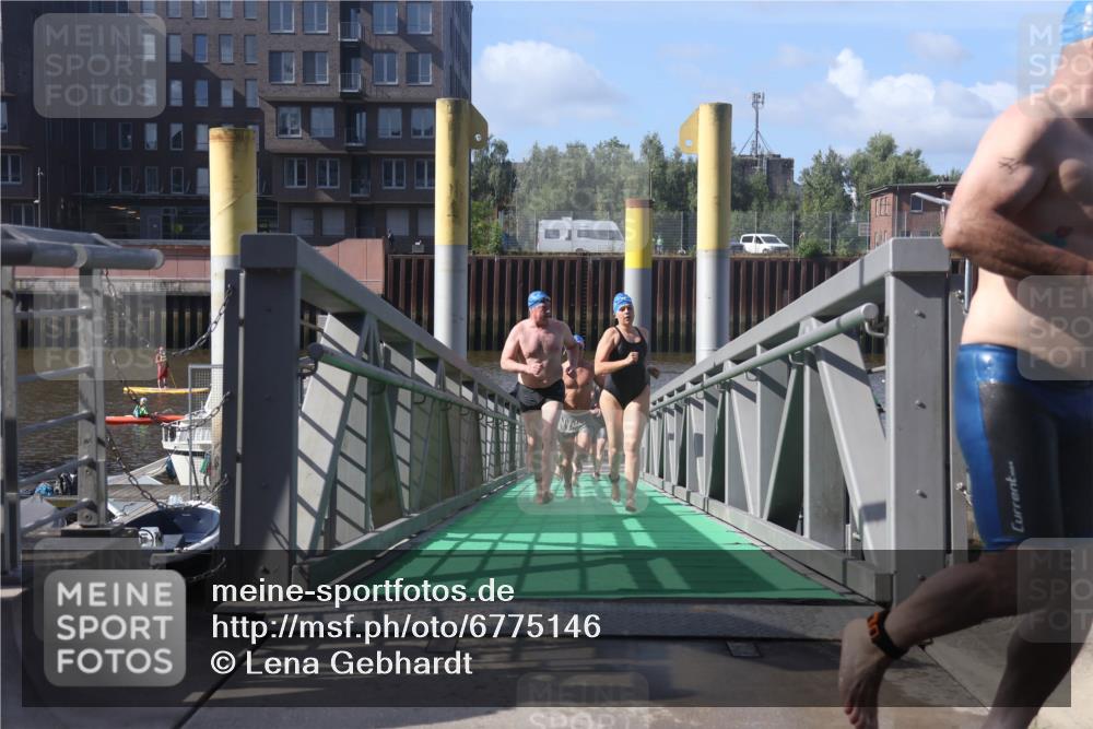 11.08.2024 - GEWOBA Citytriathlon Bremen Lena Gebhardt http://msf.ph/oto/6775146 11.08.2024 10:12:15 Schwimmen 15, 36, 38, 49, 68, 88, 97, 104, 114 meine-sportfotos.de
