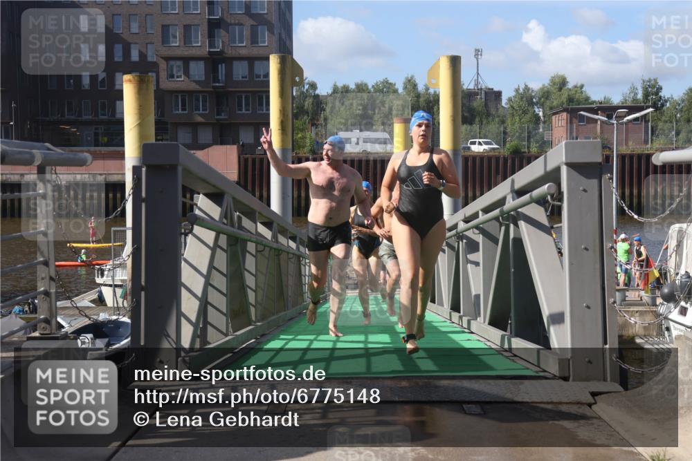 11.08.2024 - GEWOBA Citytriathlon Bremen Lena Gebhardt http://msf.ph/oto/6775148 11.08.2024 10:12:17 Schwimmen 36, 38, 49, 68, 88, 97, 104 meine-sportfotos.de