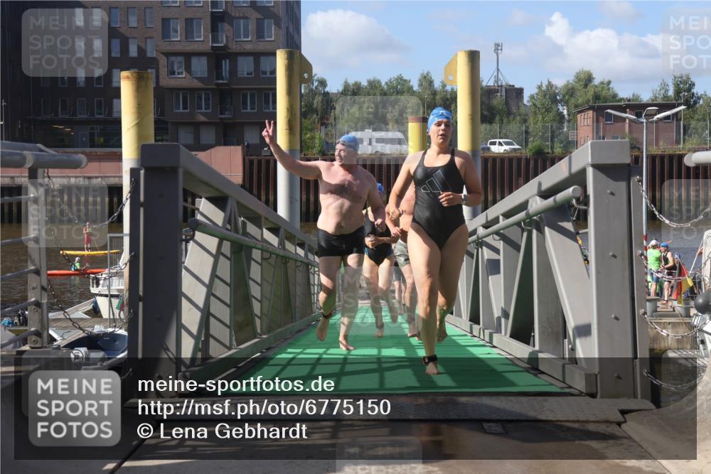 11.08.2024 - GEWOBA Citytriathlon Bremen Lena Gebhardt http://msf.ph/oto/6775150 11.08.2024 10:12:17 Schwimmen 36, 38, 49, 68, 88, 97, 104 meine-sportfotos.de