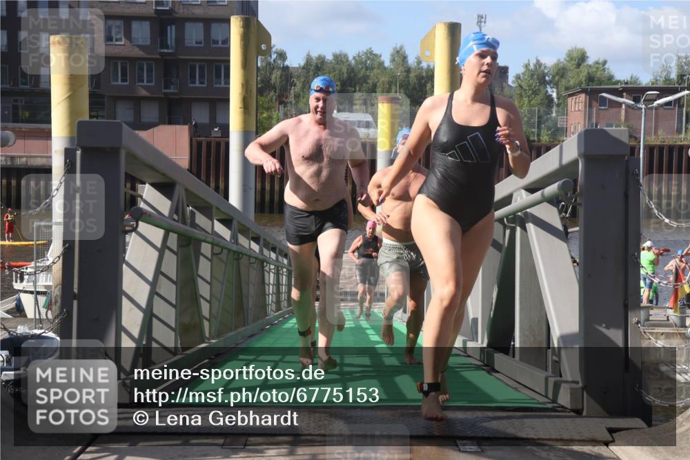 11.08.2024 - GEWOBA Citytriathlon Bremen Lena Gebhardt http://msf.ph/oto/6775153 11.08.2024 10:12:17 Schwimmen 36, 38, 49, 68, 88, 97, 104 meine-sportfotos.de