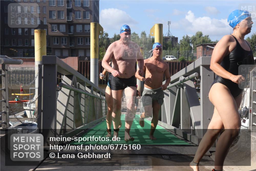 11.08.2024 - GEWOBA Citytriathlon Bremen Lena Gebhardt http://msf.ph/oto/6775160 11.08.2024 10:12:18 Schwimmen 36, 38, 49, 68, 104 meine-sportfotos.de