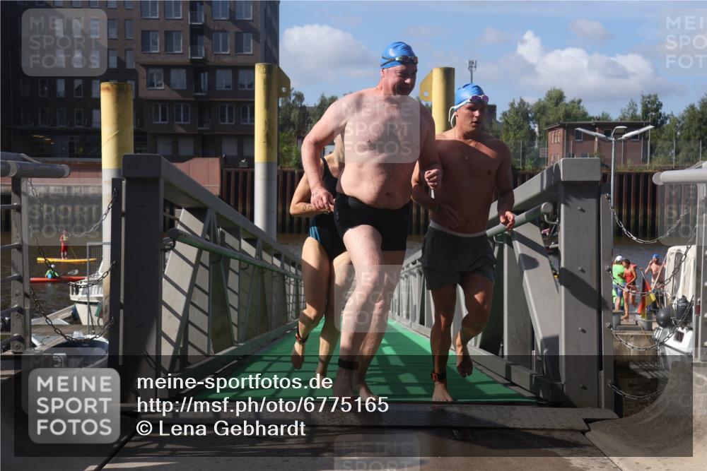 11.08.2024 - GEWOBA Citytriathlon Bremen Lena Gebhardt http://msf.ph/oto/6775165 11.08.2024 10:12:18 Schwimmen 36, 38, 49, 68, 104 meine-sportfotos.de