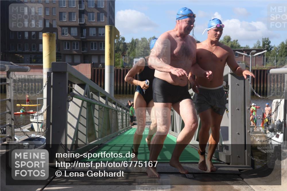 11.08.2024 - GEWOBA Citytriathlon Bremen Lena Gebhardt http://msf.ph/oto/6775167 11.08.2024 10:12:19 Schwimmen 36, 38, 49, 68, 104 meine-sportfotos.de
