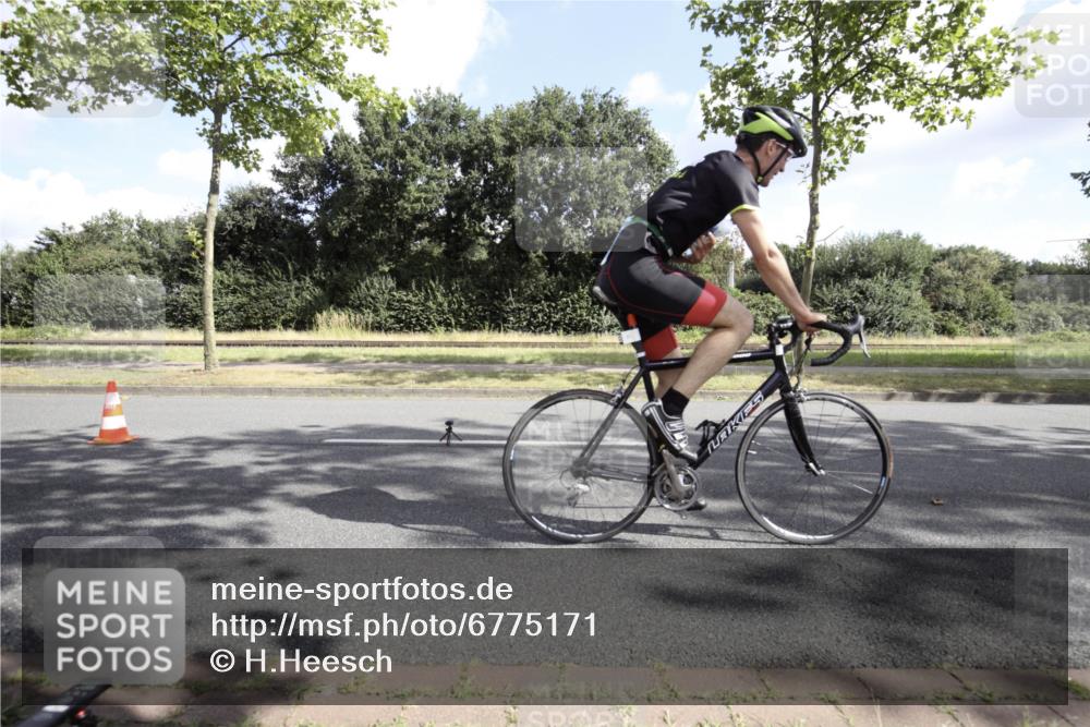 11.08.2024 - GEWOBA Citytriathlon Bremen H.Heesch http://msf.ph/oto/6775171 11.08.2024 10:44:48 Radfahren 44, 81 meine-sportfotos.de