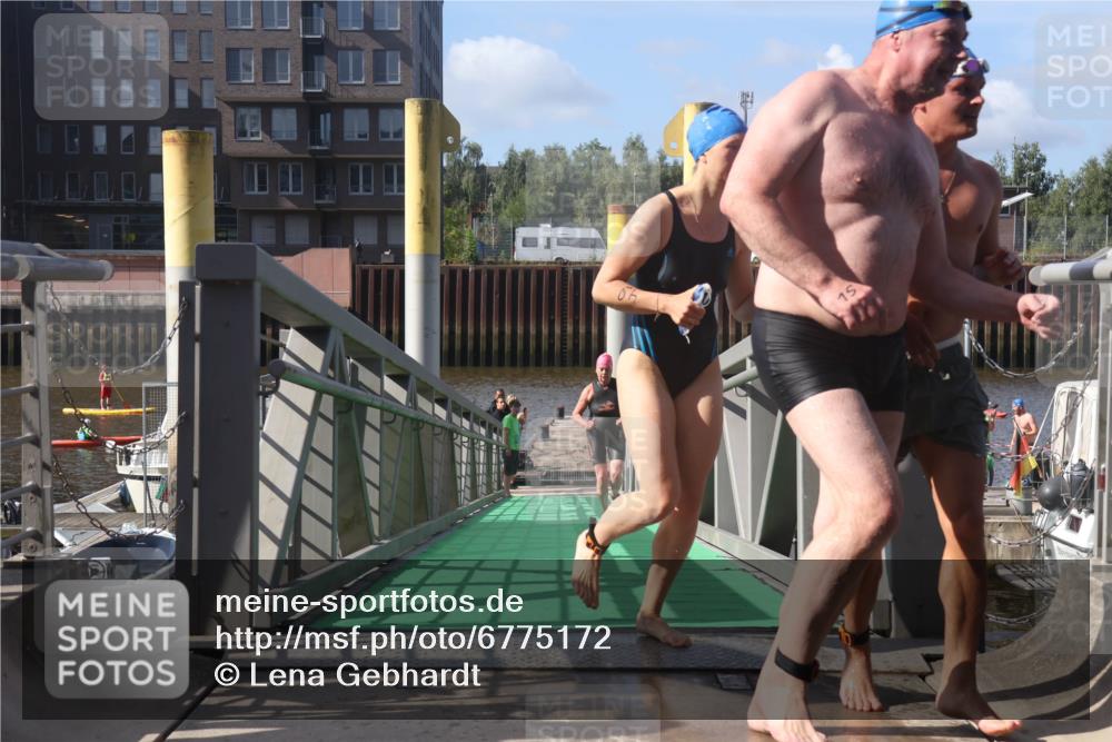 11.08.2024 - GEWOBA Citytriathlon Bremen Lena Gebhardt http://msf.ph/oto/6775172 11.08.2024 10:12:19 Schwimmen 36, 38, 49, 68, 104 meine-sportfotos.de