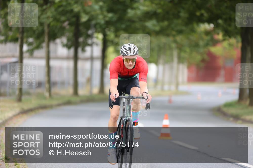 11.08.2024 - GEWOBA Citytriathlon Bremen H.Heesch http://msf.ph/oto/6775174 11.08.2024 11:43:04 Radfahren 756, 780, 1008 meine-sportfotos.de