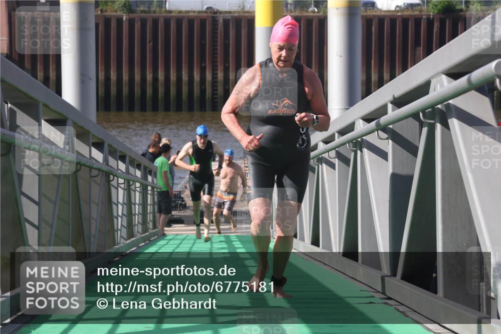 11.08.2024 - GEWOBA Citytriathlon Bremen Lena Gebhardt http://msf.ph/oto/6775181 11.08.2024 10:12:23 Schwimmen 36, 38, 68, 104 meine-sportfotos.de