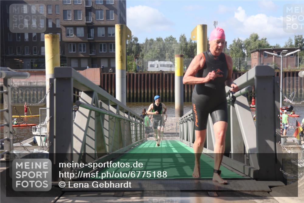 11.08.2024 - GEWOBA Citytriathlon Bremen Lena Gebhardt http://msf.ph/oto/6775188 11.08.2024 10:12:25 Schwimmen 36, 38, 68, 104 meine-sportfotos.de