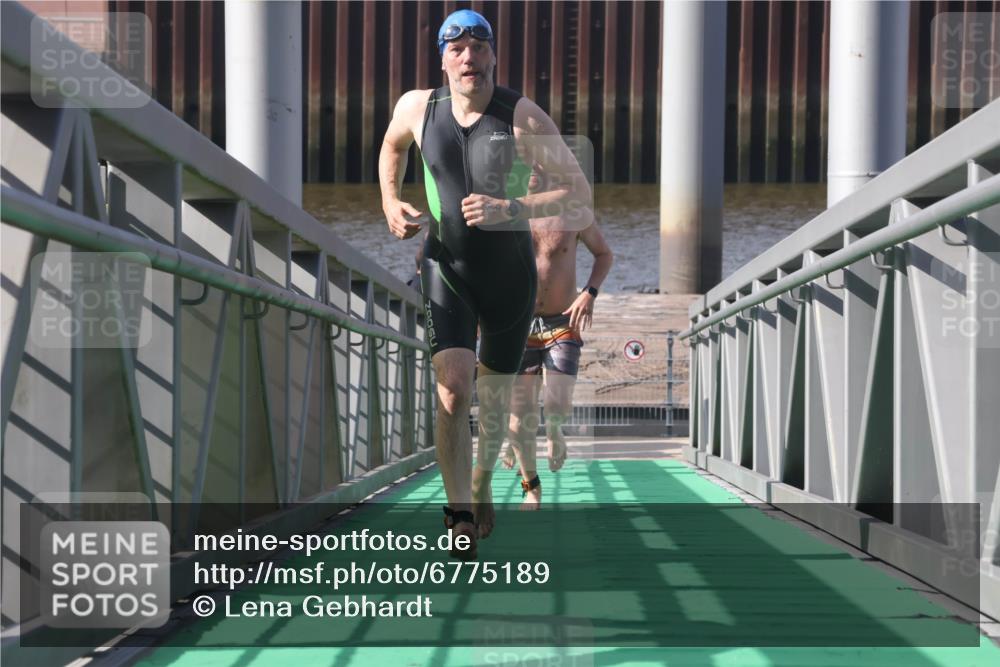 11.08.2024 - GEWOBA Citytriathlon Bremen Lena Gebhardt http://msf.ph/oto/6775189 11.08.2024 10:12:27 Schwimmen 36, 38, 68, 104 meine-sportfotos.de