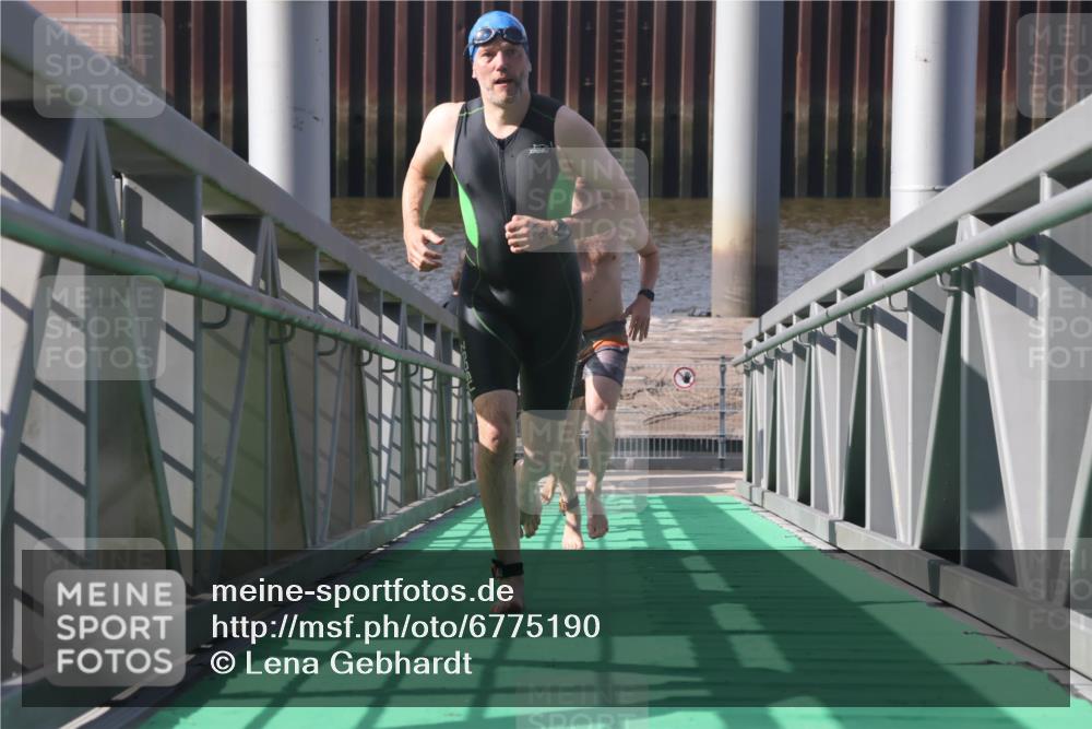 11.08.2024 - GEWOBA Citytriathlon Bremen Lena Gebhardt http://msf.ph/oto/6775190 11.08.2024 10:12:27 Schwimmen 36, 38, 68, 104 meine-sportfotos.de