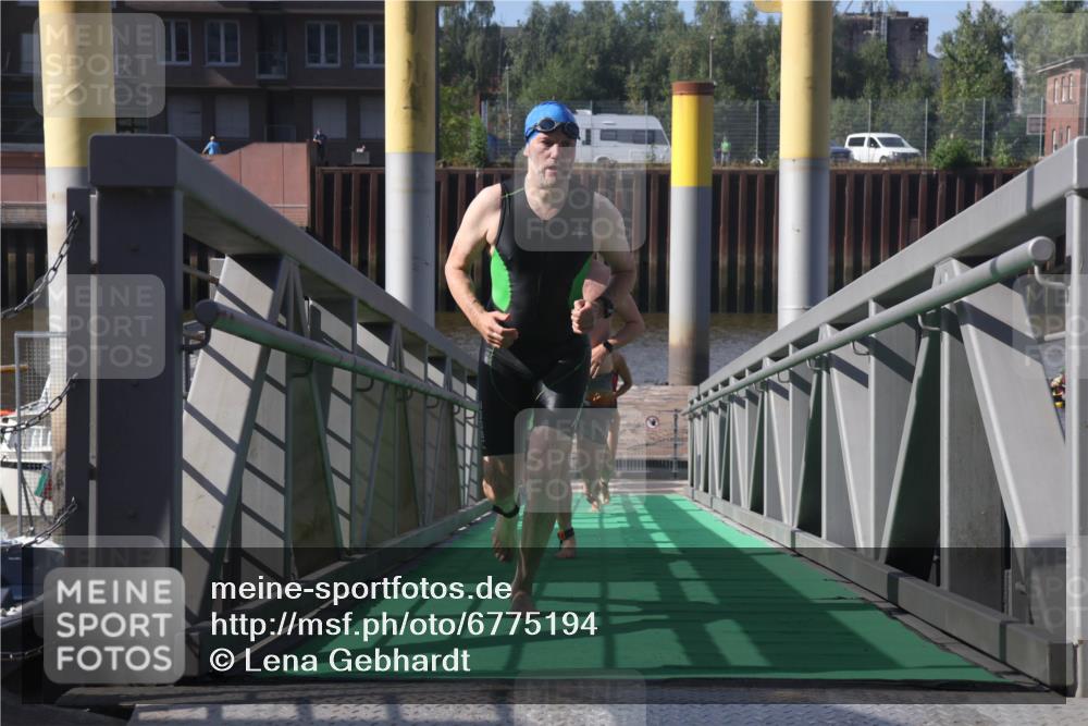 11.08.2024 - GEWOBA Citytriathlon Bremen Lena Gebhardt http://msf.ph/oto/6775194 11.08.2024 10:12:28 Schwimmen 36, 38, 104 meine-sportfotos.de