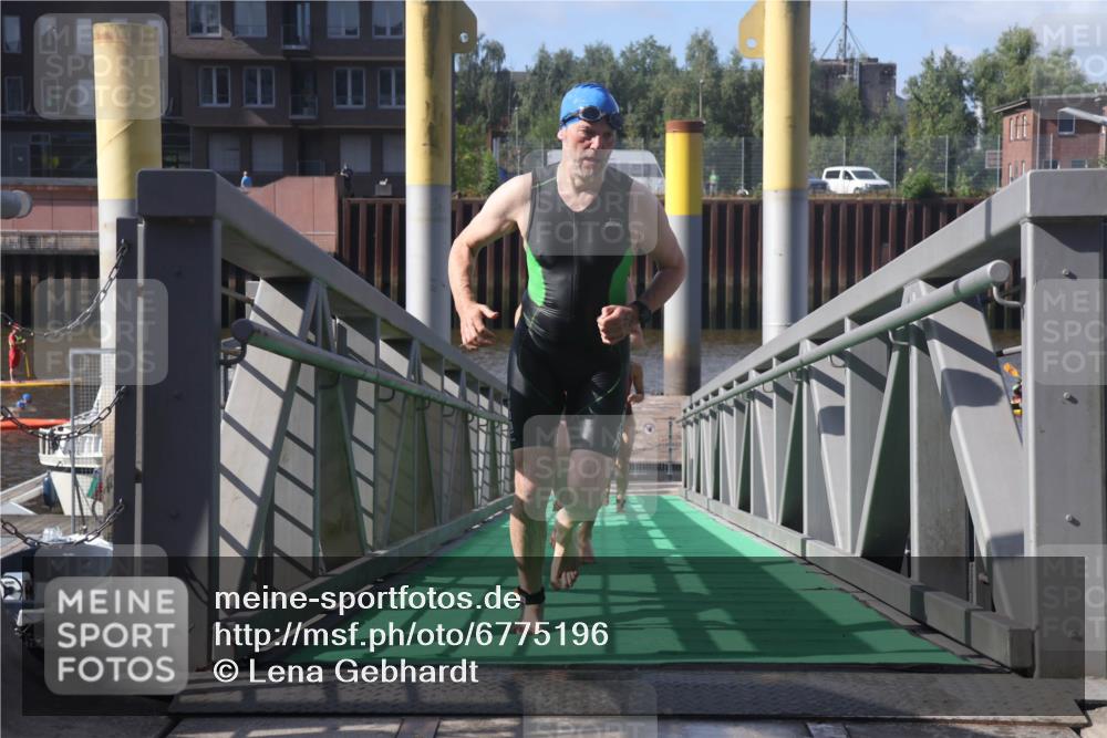 11.08.2024 - GEWOBA Citytriathlon Bremen Lena Gebhardt http://msf.ph/oto/6775196 11.08.2024 10:12:29 Schwimmen 36, 38, 104 meine-sportfotos.de