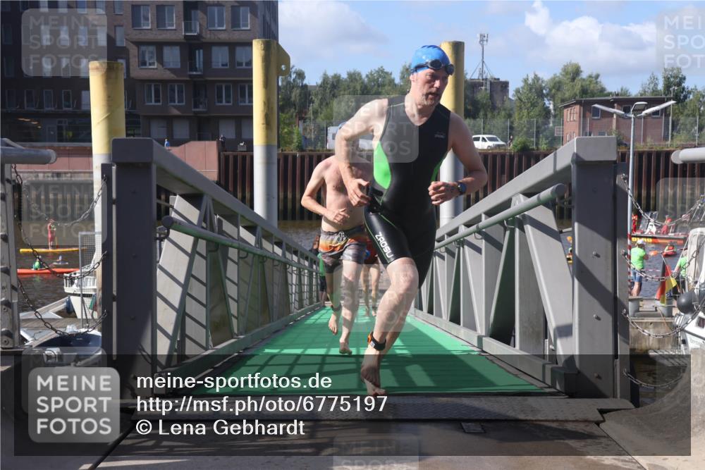 11.08.2024 - GEWOBA Citytriathlon Bremen Lena Gebhardt http://msf.ph/oto/6775197 11.08.2024 10:12:29 Schwimmen 36, 38, 104 meine-sportfotos.de