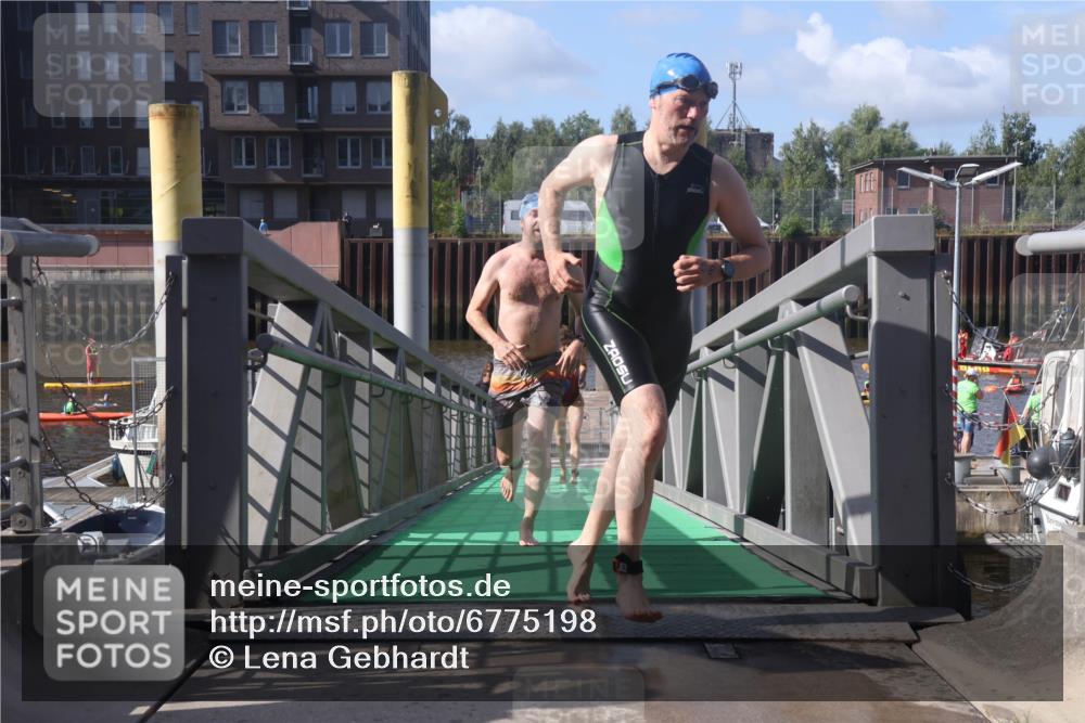 11.08.2024 - GEWOBA Citytriathlon Bremen Lena Gebhardt http://msf.ph/oto/6775198 11.08.2024 10:12:29 Schwimmen 36, 38, 104 meine-sportfotos.de