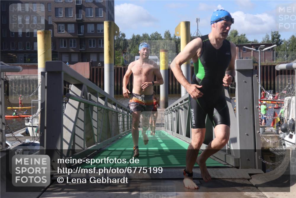 11.08.2024 - GEWOBA Citytriathlon Bremen Lena Gebhardt http://msf.ph/oto/6775199 11.08.2024 10:12:29 Schwimmen 36, 38, 104 meine-sportfotos.de