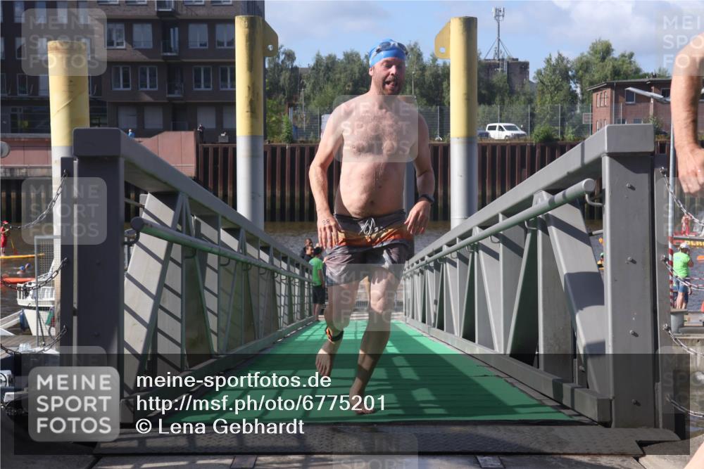 11.08.2024 - GEWOBA Citytriathlon Bremen Lena Gebhardt http://msf.ph/oto/6775201 11.08.2024 10:12:30 Schwimmen 36, 38 meine-sportfotos.de