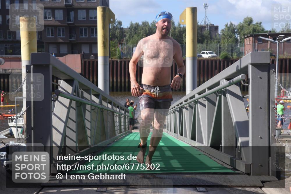 11.08.2024 - GEWOBA Citytriathlon Bremen Lena Gebhardt http://msf.ph/oto/6775202 11.08.2024 10:12:30 Schwimmen 36, 38 meine-sportfotos.de